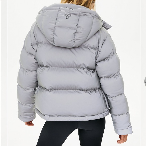 Aritzia Super Puff Shorty 